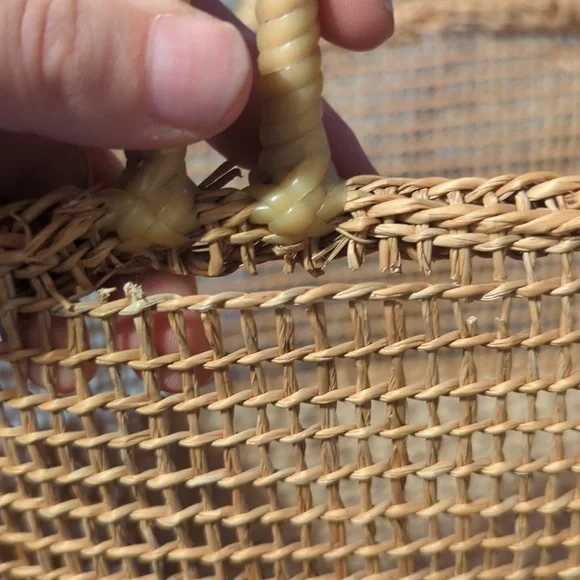 Vintage woven straw bag (please read description) - Picture 3 of 10